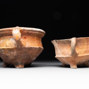A collection of 10 parcel-glazed pottery so-called ‘grapen’, tripod cooking pots, 14th/17th C. — photo 17