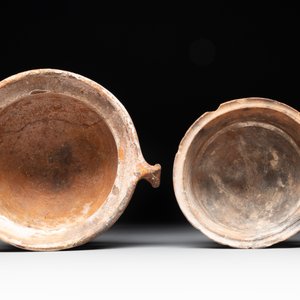 A collection of 10 parcel-glazed pottery so-called ‘grapen’, tripod cooking pots, 14th/17th C. — photo 18