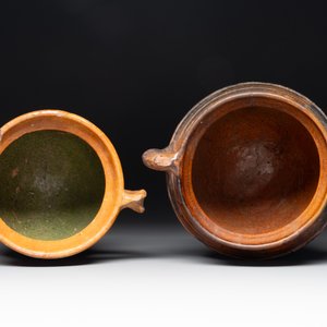A collection of 10 parcel-glazed pottery so-called ‘grapen’, tripod cooking pots, 14th/17th C. — photo 24