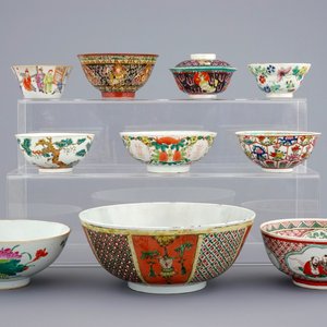 A collection of 10 various Chinese famille rose and Bencharong bowls, 19/20th C. — photo 1