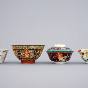 A collection of 10 various Chinese famille rose and Bencharong bowls, 19/20th C. — photo 15