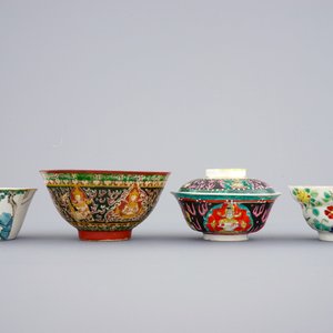 A collection of 10 various Chinese famille rose and Bencharong bowls, 19/20th C. — photo 16