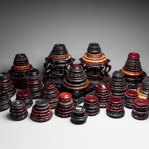 A collection of 100 Chinese wooden stands, 19/20th C. — foto 1