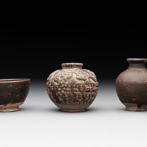 A collection of 11 Chinese and South-East Asian monochrome wares, 15th C. and later — photo 11