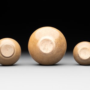A collection of 11 Chinese and South-East Asian monochrome wares, 15th C. and later — photo 15