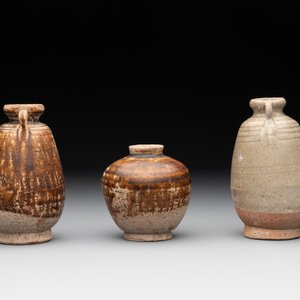 A collection of 11 Chinese and South-East Asian monochrome wares, 15th C. and later — photo 3