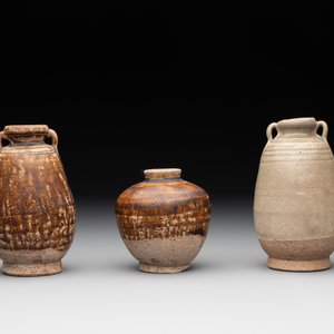 A collection of 11 Chinese and South-East Asian monochrome wares, 15th C. and later — photo 4