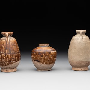 A collection of 11 Chinese and South-East Asian monochrome wares, 15th C. and later — photo 5