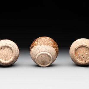 A collection of 11 Chinese and South-East Asian monochrome wares, 15th C. and later — photo 7