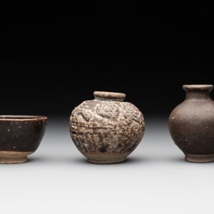 A collection of 11 Chinese and South-East Asian monochrome wares, 15th C. and later — photo 8