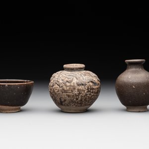 A collection of 11 Chinese and South-East Asian monochrome wares, 15th C. and later — photo 9
