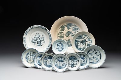 A collection of 11 Chinese blue and white wares, Ming