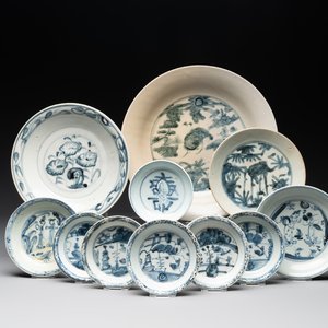 A collection of 11 Chinese blue and white wares, Ming — photo 1