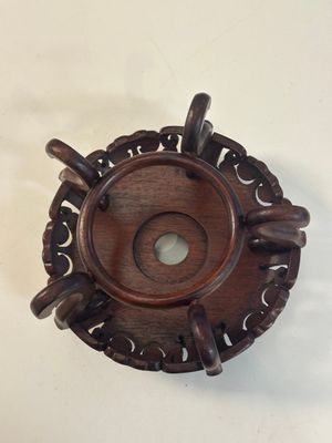 A collection of 11 Chinese wooden stands, 19/20th C. — 照片 17