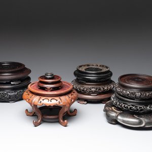 A collection of 11 Chinese wooden stands, 19/20th C. — 照片 1