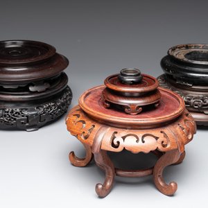 A collection of 11 Chinese wooden stands, 19/20th C. — 照片 3