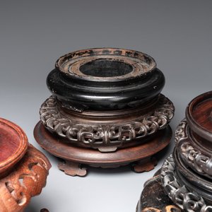 A collection of 11 Chinese wooden stands, 19/20th C. — 照片 5