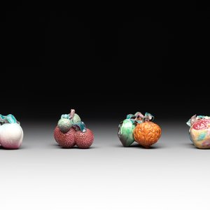 A collection of 12 Chinese famille rose fruit models, including a peach-shaped box and cover, 19th C. — photo 11