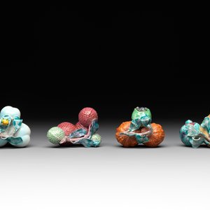 A collection of 12 Chinese famille rose fruit models, including a peach-shaped box and cover, 19th C. — photo 12