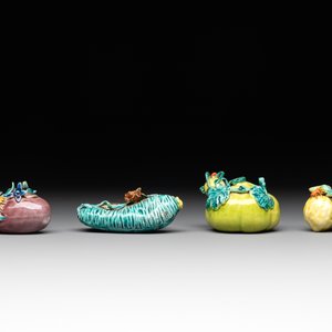 A collection of 12 Chinese famille rose fruit models, including a peach-shaped box and cover, 19th C. — photo 16