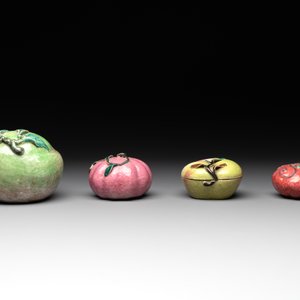 A collection of 12 Chinese famille rose fruit models, including a peach-shaped box and cover, 19th C. — photo 5