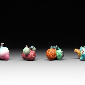 A collection of 12 Chinese famille rose fruit models, including a peach-shaped box and cover, 19th C. — photo 9