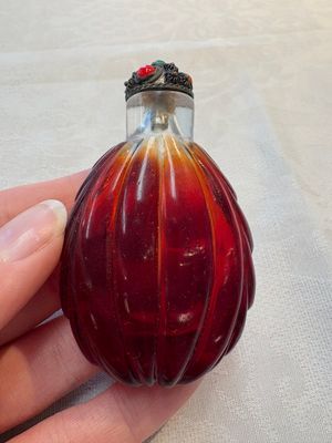 A collection of 12 Chinese glass snuff bottles, 19/20th C. — foto 31