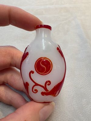 A collection of 12 Chinese glass snuff bottles, 19/20th C. — foto 37