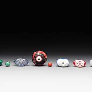 A collection of 12 Chinese glass snuff bottles, 19/20th C. — foto 12