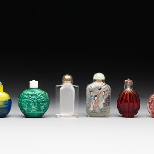 A collection of 12 Chinese glass snuff bottles, 19/20th C. — foto 2