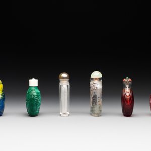 A collection of 12 Chinese glass snuff bottles, 19/20th C. — foto 3