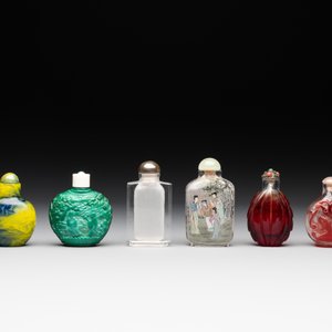A collection of 12 Chinese glass snuff bottles, 19/20th C. — foto 4