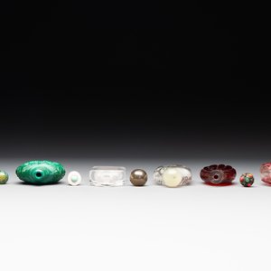 A collection of 12 Chinese glass snuff bottles, 19/20th C. — foto 6