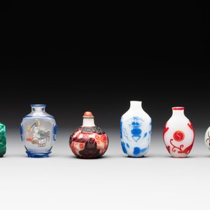 A collection of 12 Chinese glass snuff bottles, 19/20th C. — foto 8