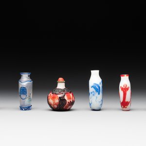 A collection of 12 Chinese glass snuff bottles, 19/20th C. — foto 9