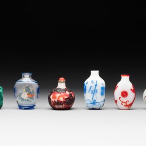 A collection of 12 Chinese glass snuff bottles, 19/20th C. — foto 10