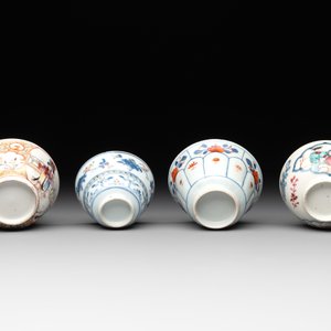 A collection of 12 pieces Chinese famille rose, vert and Imari-style cups and saucers, Yongzheng/Qianlong — photo 15