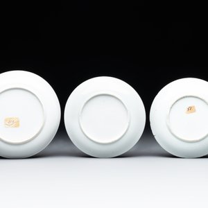A collection of 12 pieces Chinese famille rose, vert and Imari-style cups and saucers, Yongzheng/Qianlong — photo 10