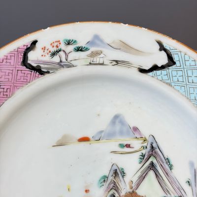 A collection of 13 Chinese famille rose 'Landscape' plates and dishes — 照片 78