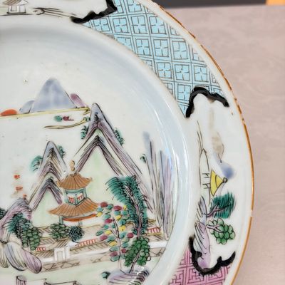 A collection of 13 Chinese famille rose 'Landscape' plates and dishes — 照片 81