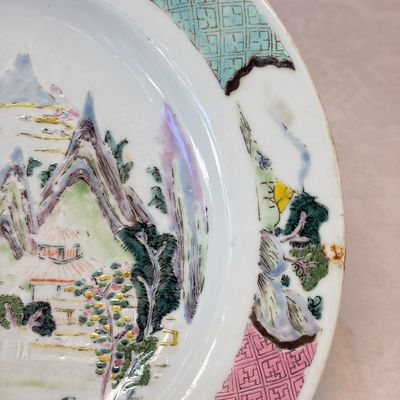 A collection of 13 Chinese famille rose 'Landscape' plates and dishes — 照片 92