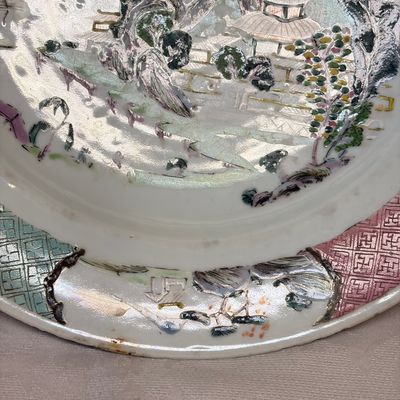 A collection of 13 Chinese famille rose 'Landscape' plates and dishes — 照片 93