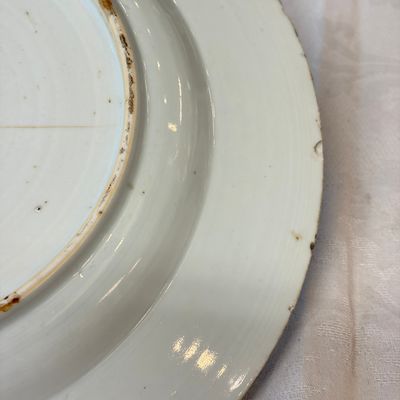 A collection of 13 Chinese famille rose 'Landscape' plates and dishes — 照片 101