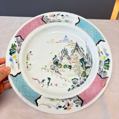 A collection of 13 Chinese famille rose 'Landscape' plates and dishes — 照片 102