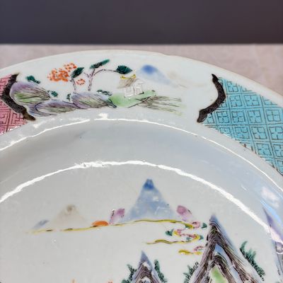 A collection of 13 Chinese famille rose 'Landscape' plates and dishes — 照片 104