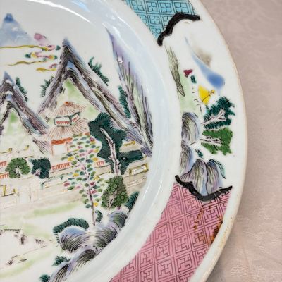 A collection of 13 Chinese famille rose 'Landscape' plates and dishes — 照片 105