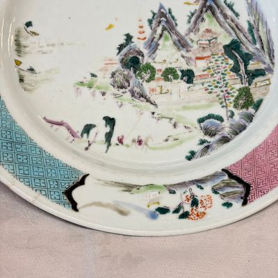 A collection of 13 Chinese famille rose 'Landscape' plates and dishes — 照片 106