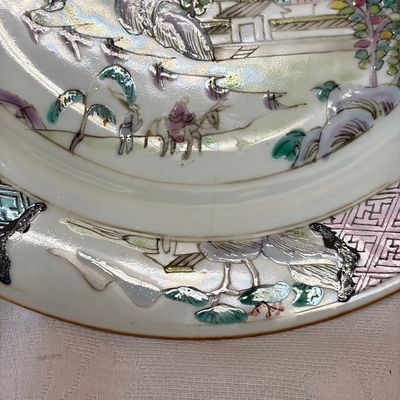 A collection of 13 Chinese famille rose 'Landscape' plates and dishes — 照片 12