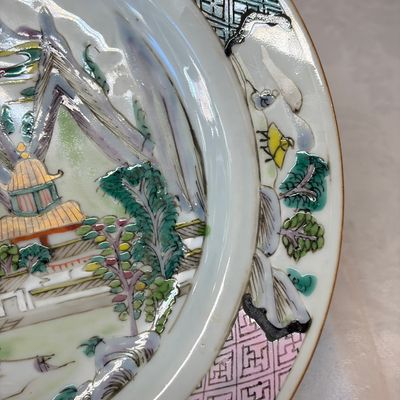 A collection of 13 Chinese famille rose 'Landscape' plates and dishes — 照片 13