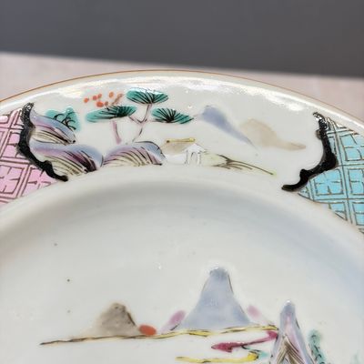 A collection of 13 Chinese famille rose 'Landscape' plates and dishes — 照片 20